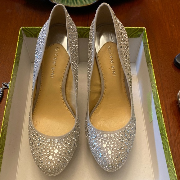 Gianni Bini heels - Picture 1 of 4